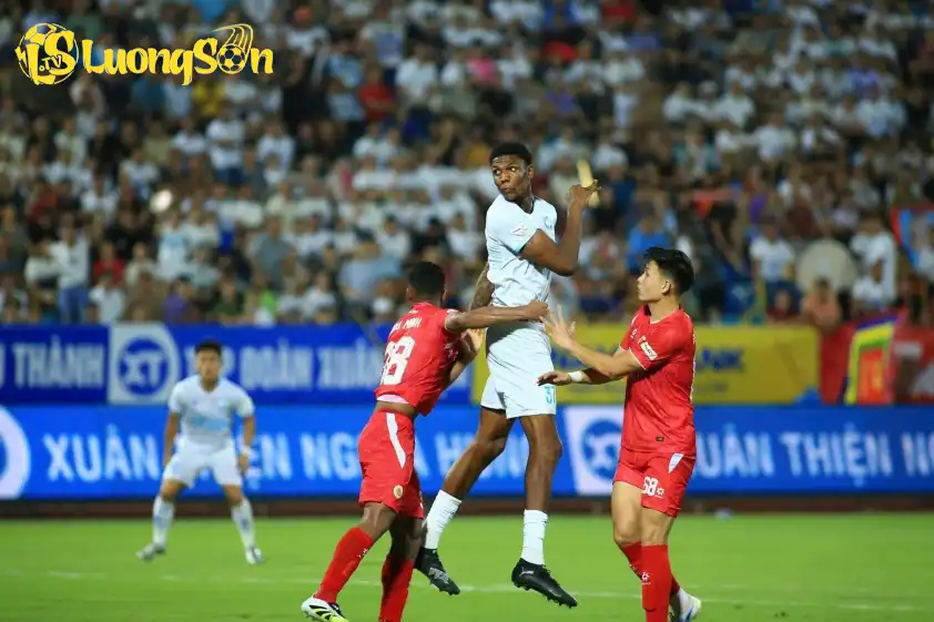 Tiền đạo cao 2m06 Kyle Hudlin có cơ hội đối đầu ĐT Việt Nam Tiền đạo cao 2m06 Kyle Hudlin có cơ hội đối đầu ĐT Việt Nam